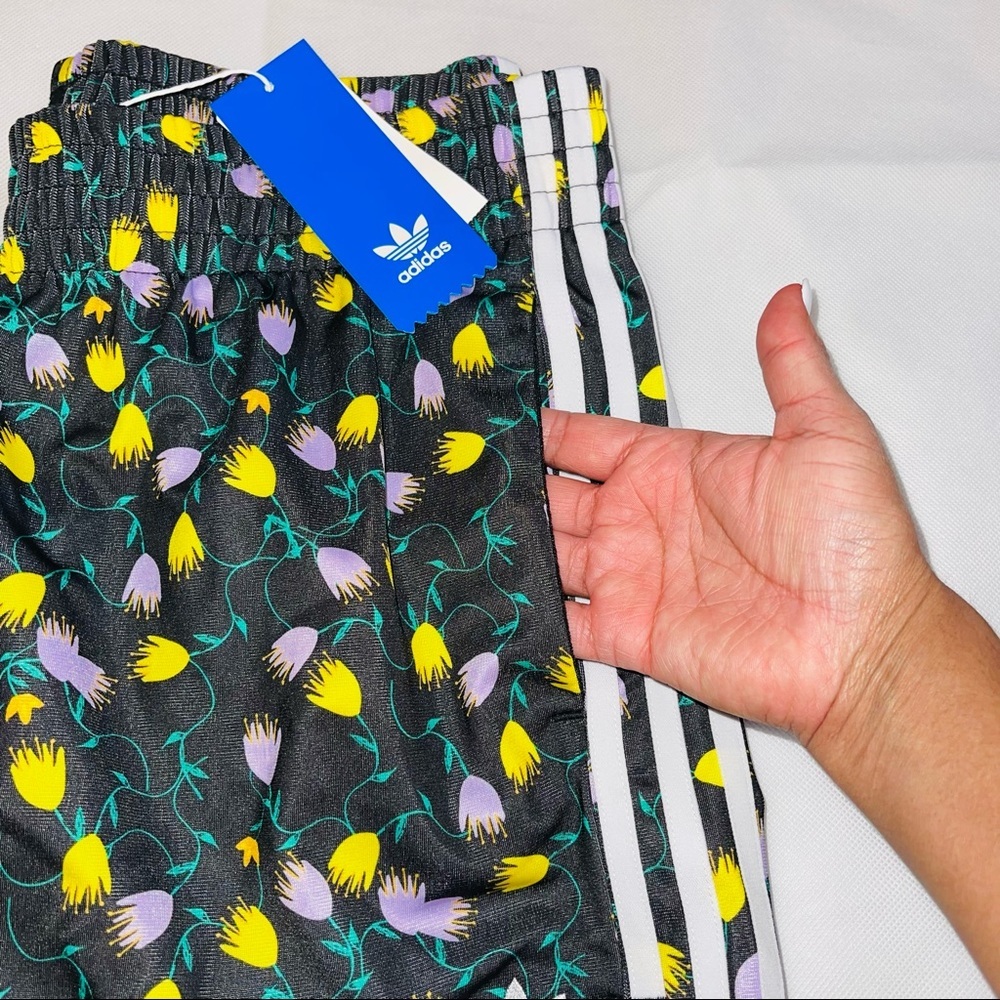 Adidas | Womens Adidas Set Cropped T-shirt/ shorts - Picture 4 of 13